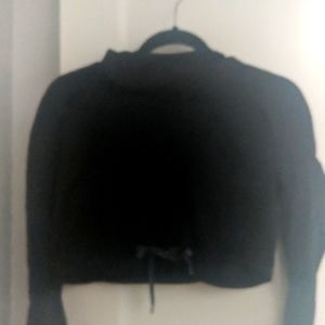 Lululemon black crop shell